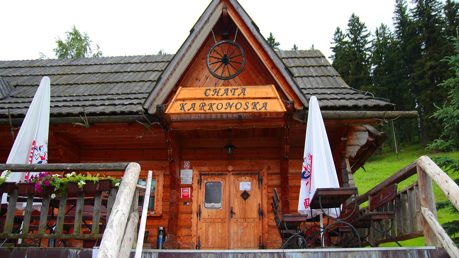 Hotel Karkonosze w Karpaczu pokoje noclegi góry Sudety wypoczynek w Polsce
